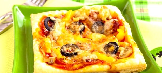 Пицца из слоеного теста