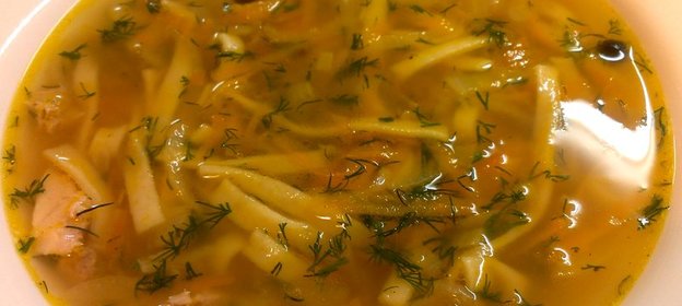 Домашняя лапша на курино-капустном бульоне по‑варшавски