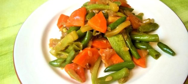 Тушеные овощи под соусом