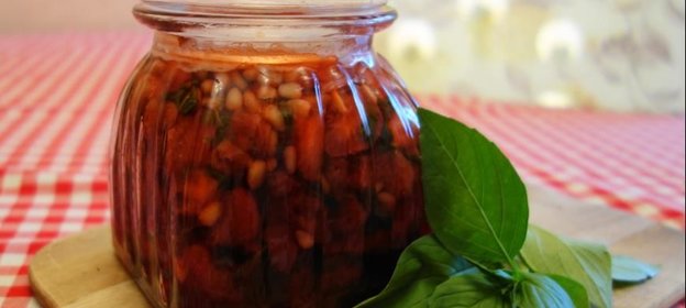 Джем из клубники с кедровыми орехами и базиликом