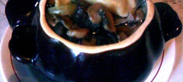 Вареники с картошкой в горшочках с грибным бульоном (постные и непостные)