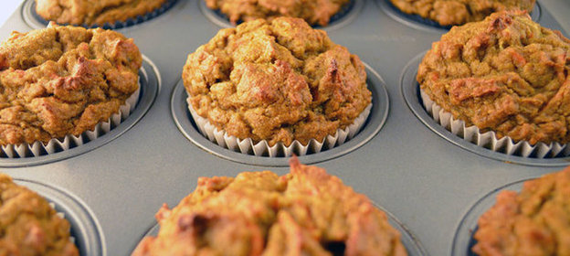 Маффины с курагой, фундуком и морковью