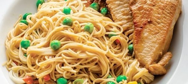 Стейки из индейки с пшеничной лапшой