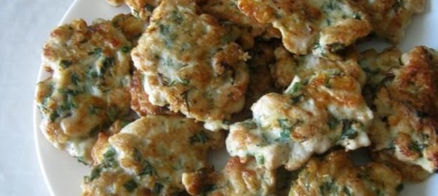 Куриные оладьи с сыром на кефире