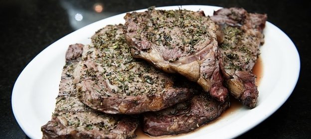 Стейк на решетке