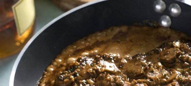 Говяжий стейк со сливочно–грибным соусом