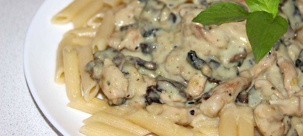 Паста с курицей и грибами