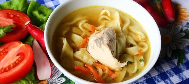 Куриный бульон с лапшой
