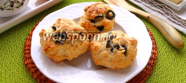Сырные булочки с маслинами