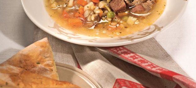 Суп из баранины с лепешками