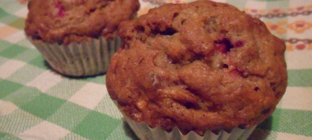 Маффины с морковью, клюквой и орехами