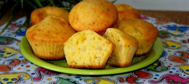 Кукурузные маффины с яблоком