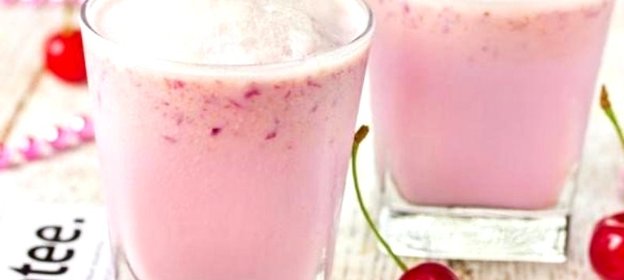 Вишневый смузи с йогуртом