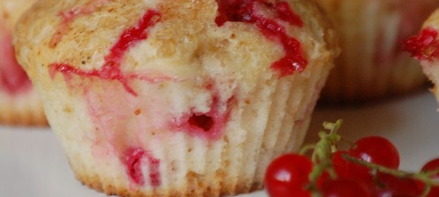 Маффины с красной смородиной
