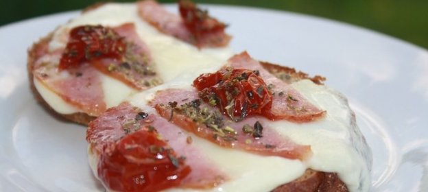 Горячие бутерброды в средиземноморском стиле