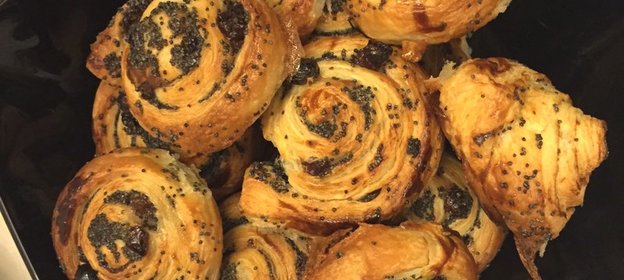 Булочки с маком и изюмом