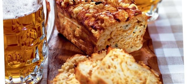 Луковый кекс с сыром