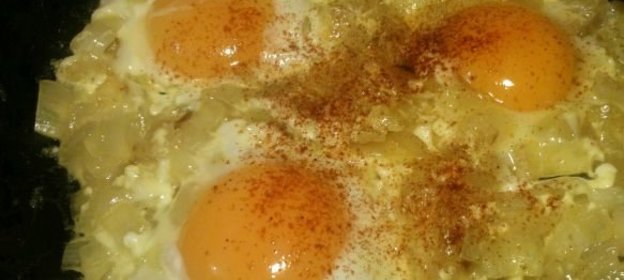 Яичница с луком