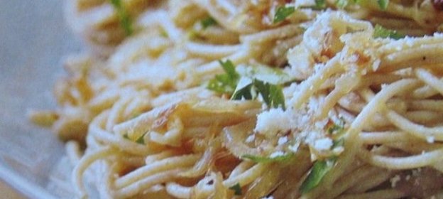 Спагетти с шалотом и пармезаном