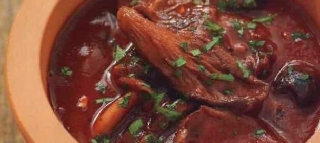 Красный соус с грибами