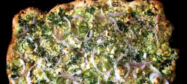 Пицца с цуккини и кукурузой