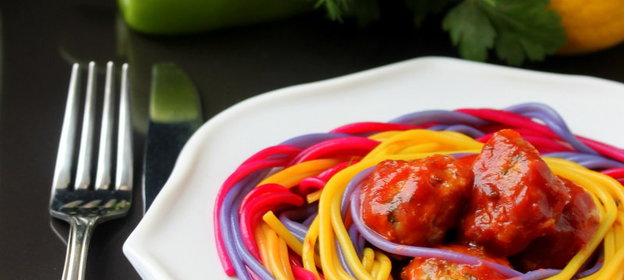 Праздничные спагетти с куриными фрикадельками