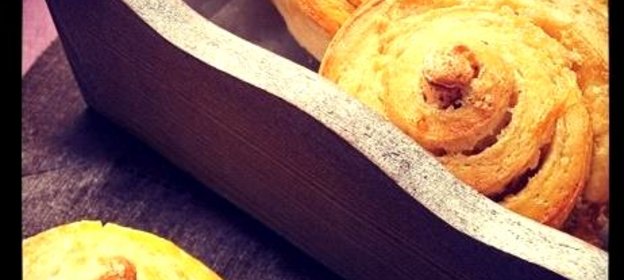 Пышные булочки с корицей