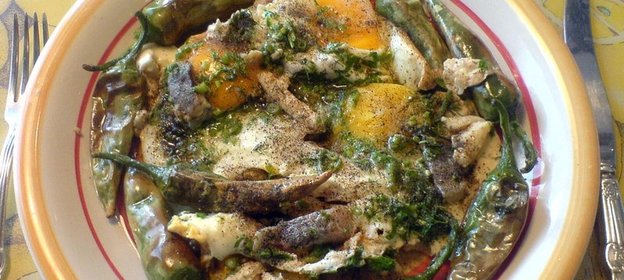 Яичница с сельдью… точнее, острая яичница с сельдью