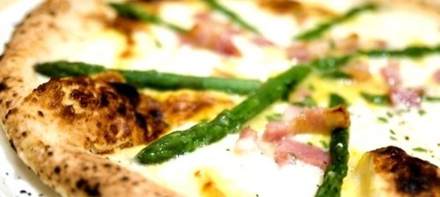 Пицца со спаржей