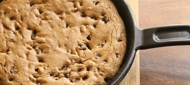 Большое шоколадное печенье