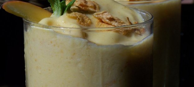 Смузи манговый с кукурузными хлопьями