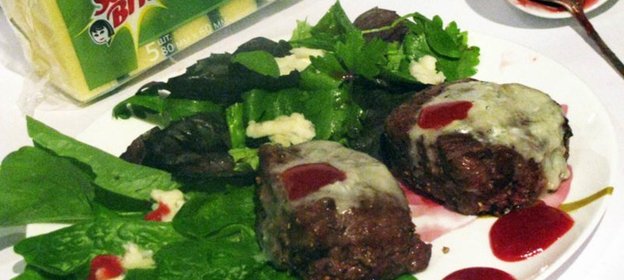 Нежный стейк с пряным пьяным соусом