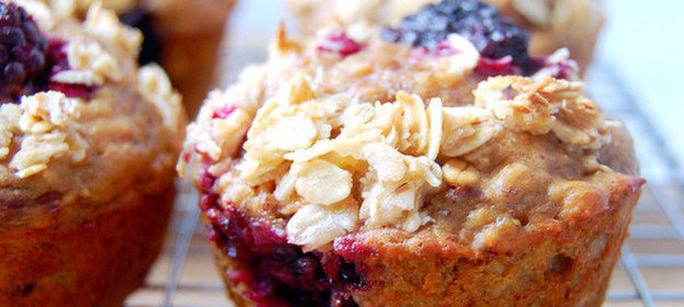 Булочки с овсянкой, медом и ягодами