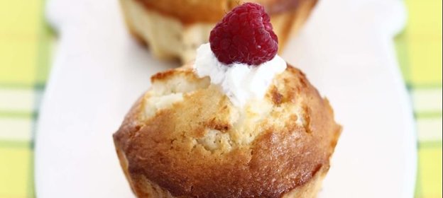 Маффины с малиной и творожно-лаймовой начинкой