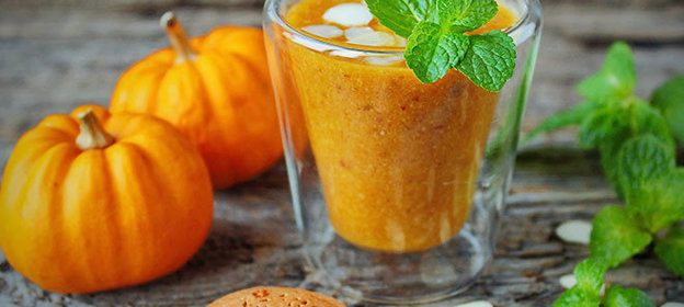 Тыквенный смузи с финиками и имбирным сиропом