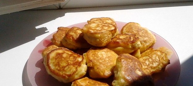 Оладьи на кефире с фруктами