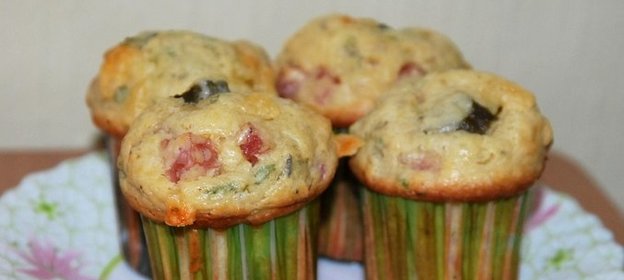 Маффины с колбасой и сыром