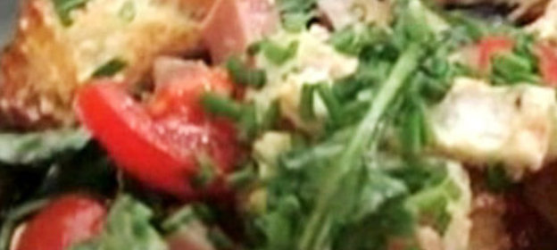 Бульон с овощами в горшочке