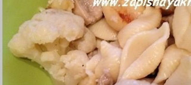 Салат из вареной рыбы с сыром Способ I