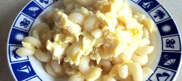 Макароны обжаренные с яйцами