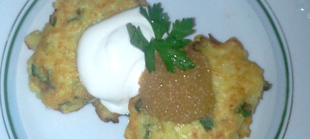 Оладьи картофельные с щучьей икрой