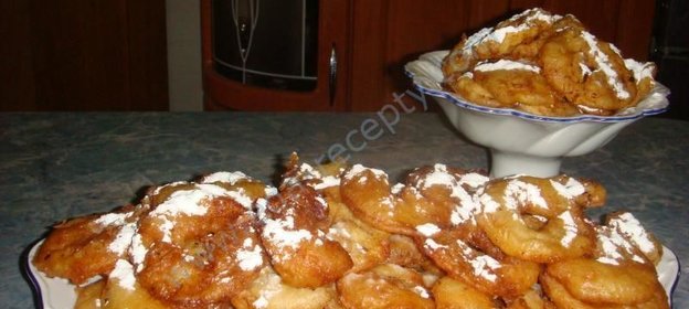 Яблочные оладьи