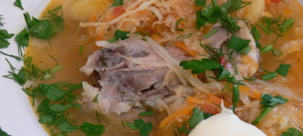 Щи с квашеной капустой и курицей