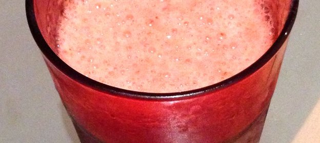 Освежающий клубничный смузи