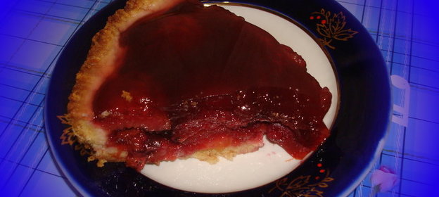 Пирог со сливовой начинкой в желе