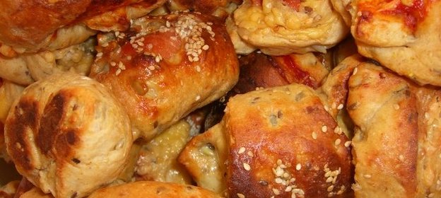 Булочки с сосисками и сыром