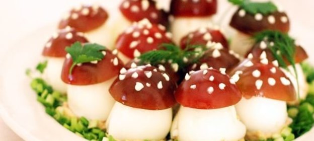 Курица с кизилом, тушеная в бульоне