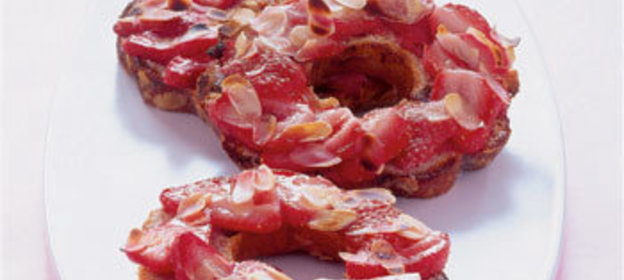 Булочки с клубникой