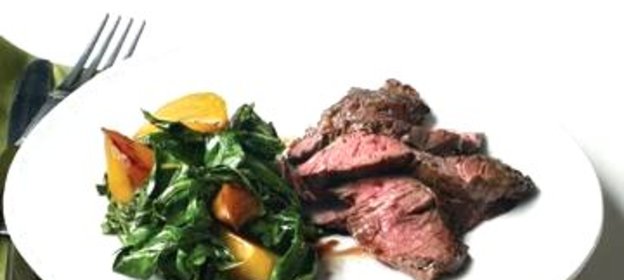 Стейк со свеклой и зеленью
