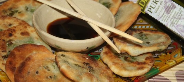 Китайские лепешки с зеленым луком